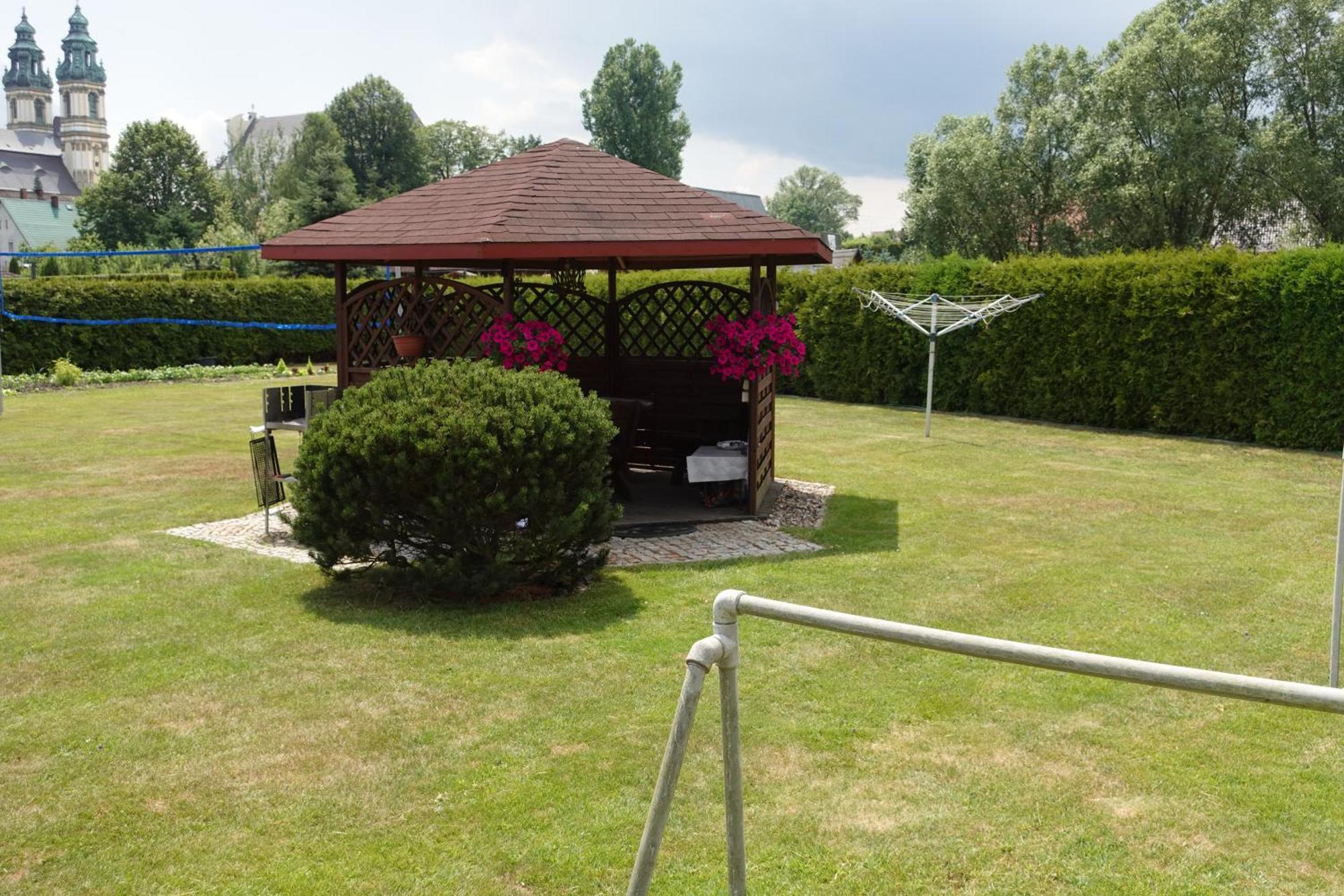 Mala Chatka Caloroczny Domek Krzeszow  Екстериор снимка